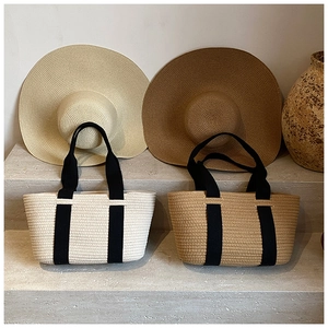 Conjunto de bolso de paja y sombrero para el sol en crema y caqui para vacaciones de verano