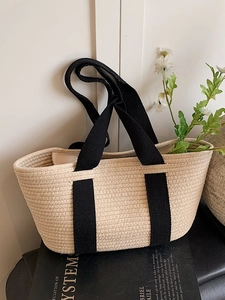 Bolso tote de paja tejido a mano con correas de lona negra y forro para vacaciones de verano