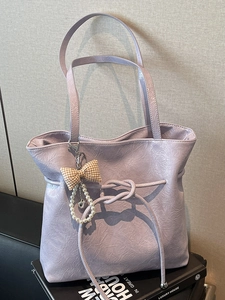 Borsa Tote da Donna in Pelle PU Rugosa Grande Capacità Borsa a Tracolla Casual Con Pendente a Cuore di Künstliche Perle Gioielli Moda