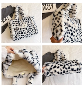 Dettagli della borsa tote in peluche leopardata con chiusura magnetica e fodera morbida
