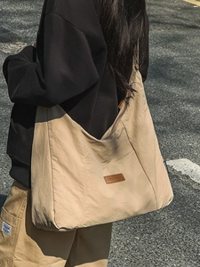 Minimalist Japanese style khaki tote bag with large capacity for casual daily commuting