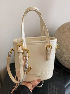 Women Fashion PU Leather Bucket Bag Minimalist Solid Color Crossbody Shoulder Bag With Gold Hardware And Tassel Decoration