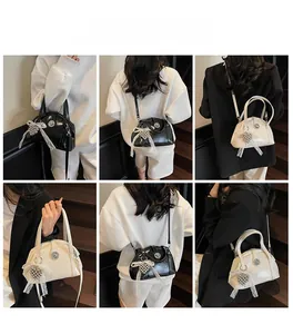 Sac à main chic avec charme coeur en perle et nœud en dentelle en plusieurs vues