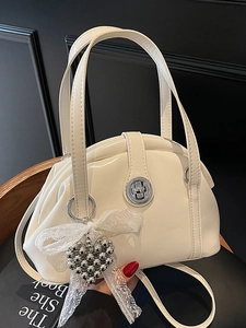 Sac Coquille en Cuir PU Brillant Rétro pour Femmes Avec Élégant Nœud en Dentelle Charme de Cœur Sac à Bandoulière Rétro Usage Quotidien
