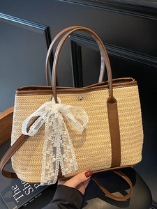 Sac seau en paille tressée avec bordure en cuir marron et nœud en dentelle blanche