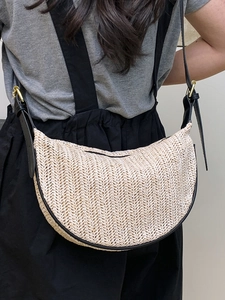 Contrast straw dumpling crossbody bag with beige woven texture and black leather strap