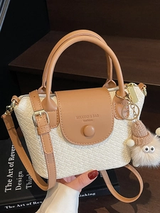 Sac Seau pour Femmes Texture Tissée Style Coréen Sac à Main en Cuir PU Couleur Contrastée Sac Bandoulière Avec Charme en Peluche