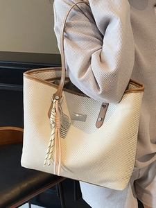 Retro large-capacity woven tote bag with brown leather trim and tennis racket charm