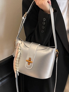 Minimalist silver oil-waxed leather crossbody bag with metallic finish and cross-lock