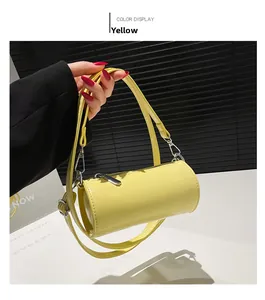 Detailansicht einer gelben Zylindertasche mit Metallreißverschluss und Schultergurt