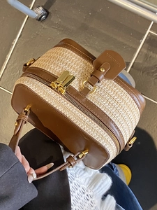 Chic straw and brown PU leather box handbag with gold zippers for summer vacation