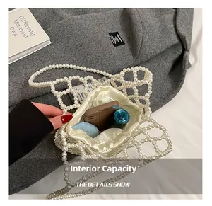 Détails du sac en perles avec doublure en satin à cordon et capacité de rangement