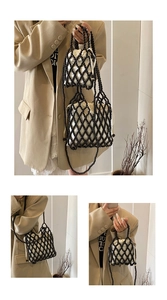 Détail du sac en maille perlée en deux tailles avec doublure à cordon et texture perlée