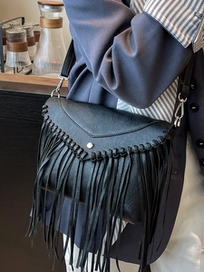 Retro black leather fringe crossbody envelope bag with adjustable strap for women