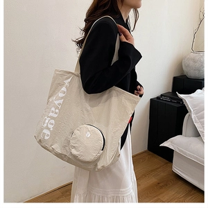 Détails du grand sac cabas en tissu délavé avec imprimé Voyage et porte-monnaie rond