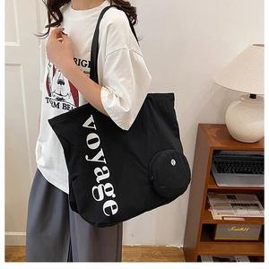 Sac fourre-tout noir en toile avec imprimé voyage et petite pochette ronde incluse