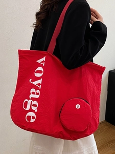 Grand sac cabas rouge en tissu délavé avec imprimé voyage et petite pochette ronde