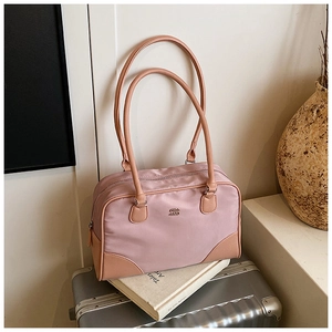 Detail of the chic pink nylon underarm bag with leather trim and CHIC & SMU brand logo