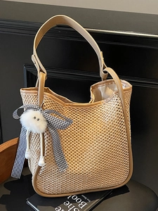 Sac Cabas en Paille de Vacances d'Été pour Femmes Mode Tissage Ajouré Sac à Épaule Grande Capacité Sac de Plage Avec Pendentif en Peluche