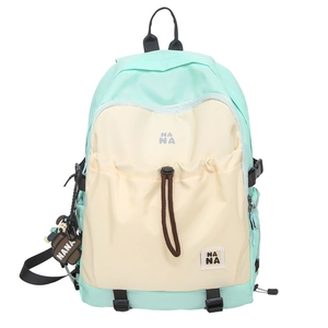 Zaino minimalista verde menta e beige con simpatico ciondolo a cane
