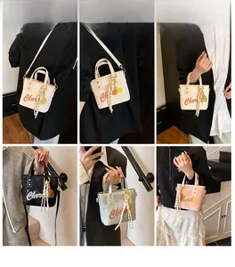 Collection de sacs seaux tendance en blanc, noir, argent et rose avec imprimés