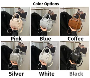 Détails du sac Boston bowling en rose, bleu, café, argent, blanc et noir élégants