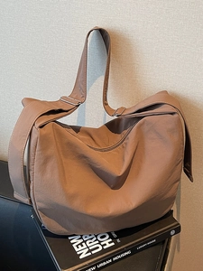 Minimalist large capacity nylon tote bag with wide adjustable strap for daily commute