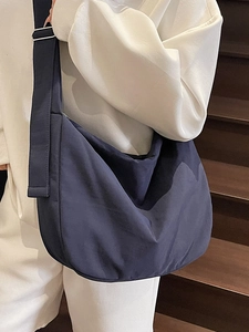 Minimalist navy blue high-capacity tote bag with adjustable strap for casual daily use