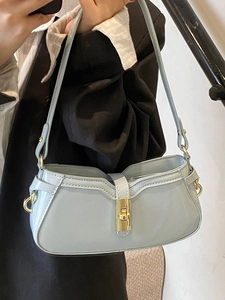 Sac sous le bras chic en cuir bleu clair avec fermoir tournant doré pour femme