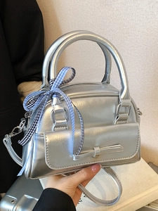 Sac oreiller métallisé argenté avec nœud et ruban à carreaux pour style bandoulière ou main