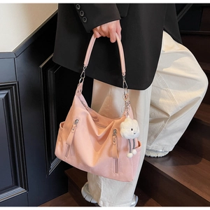 Sac cabas en nylon rose avec fermetures éclair et charm en forme de nuage