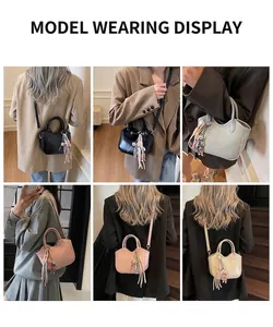 Bolsos de cuero multicolores con correas extraíbles y colgantes de oso de peluche