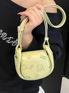 Mini sacoche selle vert pistache avec ours gaufré et logo pour femme tendance