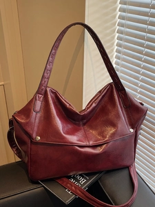 Vintage burgundy oiled leather tote bag with large capacity and shoulder strap detail