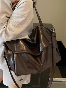 Vintage brown oil wax leather large tote bag with adjustable shoulder straps and soft texture