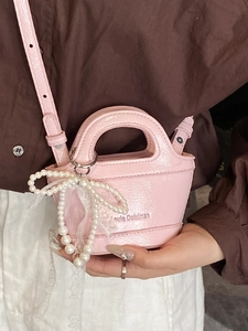 Mini pink patent leather crossbody bag with pearl bow pendant and lace decoration