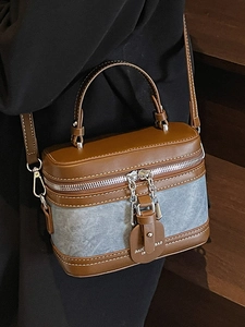 Sac boîte rétro en similicuir marron et denim gris avec coutures contrastées et poignée