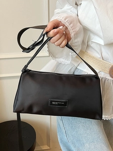 Sac oreiller polyvalent en nylon noir avec étiquette GOOD LUCKY pour les trajets quotidiens