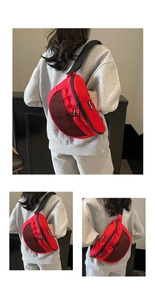 Vue détaillée du sac de poitrine rouge avec mesh et bandoulière noire réglable pour sport