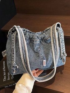 Sac Fourre-Tout en Denim Rétro pour Femmes Grande Capacité Sac Bandoulière en Jean Lavé Avec Design Plissé à Cordon Sac à Épaule Casual