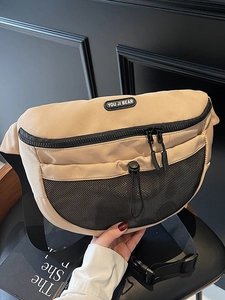 Sac de poitrine polyvalent en nylon beige avec poche filet et bandoulière réglable