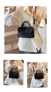 Détail montrant le mélange de textures de cuir PU lisse et tissé sur le sac noir