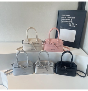 Detailed display of shell handbags in five colors featuring crossbody straps and metal buckles