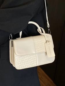 Sac à main beige minimaliste avec texture à damier et bandoulière amovible réglable