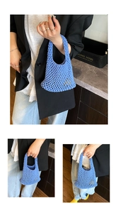 Gros plan d'un mini sac à main ajouré en tricot bleu clair avec une texture en maille