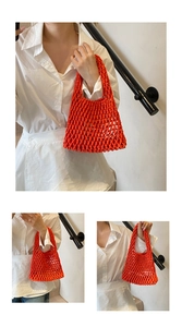 Détail du sac cabas en maille orange fait main avec une structure en tricot creux unique
