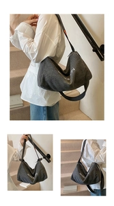 Vista dettagliata della borsa tote in tela grigio scuro con scritta BOSOLUN e tracolla