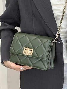 Sac à bandoulière matelassé vert olive avec bandoulière chaîne et fermoir doré