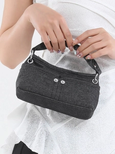 Borsa tote in denim nero minimalista con occhielli in metallo e stile retrò trendy
