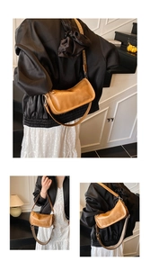 Détails du sac sous le bras en cuir marron avec une large bandoulière tissée colorée